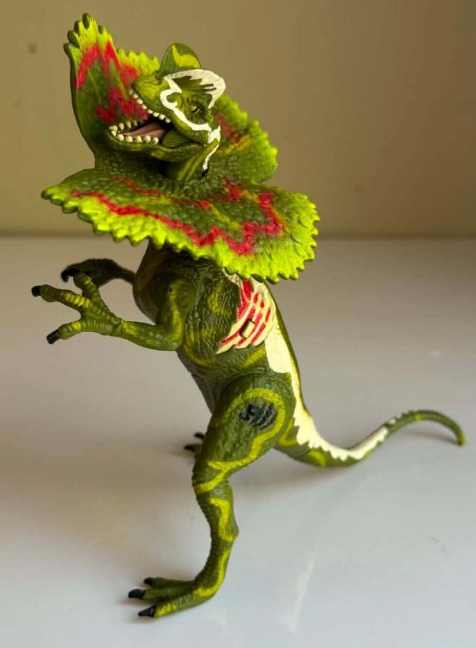 Jurassic Park Dilophosaurus Green Figure 2000 Hasbro Vintage JPIII Battle Damage